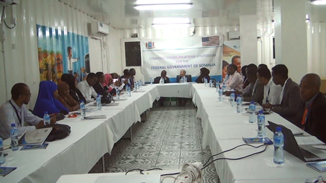 Wasiirka Warfaafinta XFS oo tababar u furay shaqaale ka tirsan wasaaradda iyo hay’adaha kale ee dowladda