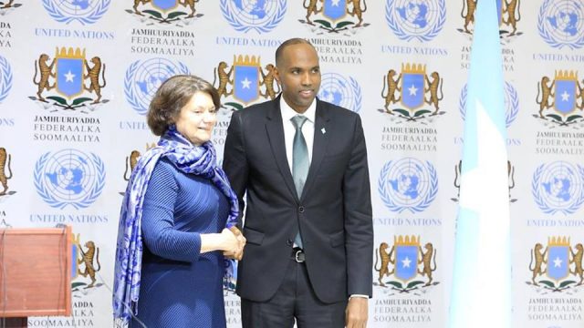 Ra’iisul Wasaare Kheyre Oo Xafiiskiisa Ku Qaabilay Madaxa siyaasadda iyo nabadda qaramada midoobay.