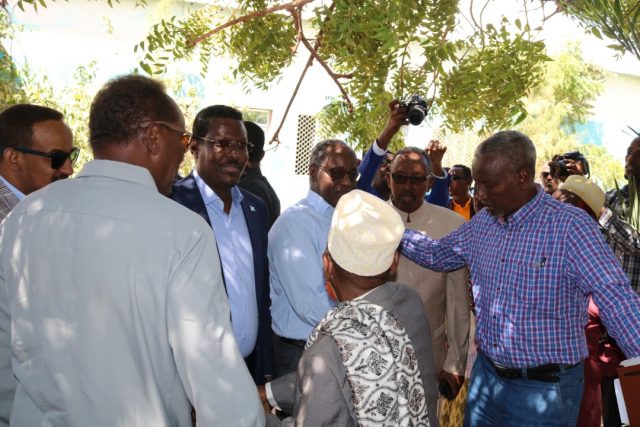 Wasiirka arrimaha gudaha oo Caabud-waaq ka furay kulan nabadeed lagu dhammaynayo Colaaddii Kaxandhaale
