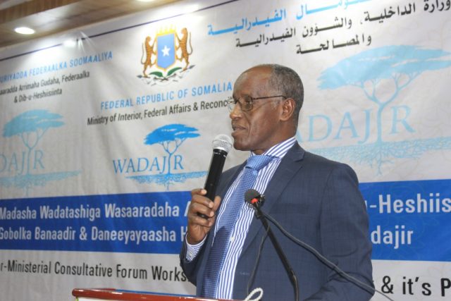 Wasiirka Arrimaha Gudaha XFS oo furay Shirka Wadajir ee Hannaanka Qaran ee Dowladdaha Hoose