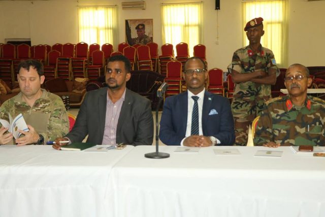 Wasiirka Gaashaan-dhigga oo tababar la xiriira Xeerka Anshaxa ee Ciidanka Xoogga u furay Saraakiil iyo Agaasimeyaal