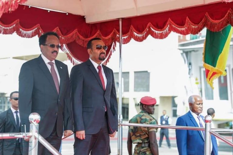 Madaxweyne Farmaajo oo si heer sare ah loogu soo dhaweeyay Magaalada Addis Ababa