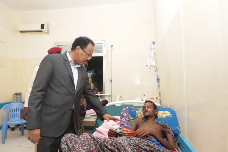 Madaxweyne Farmaajo  oo booqday Isbitaalka Madiina ee Magaalada Muqdisho