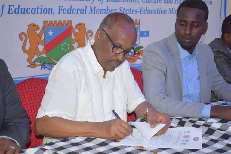 Wasaaraddda Waxbarashada oo joojisay Imtixaanaadkii shahaadiga ahaa ee dugsiyada sare dalka