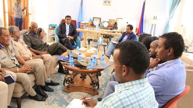 Duqa Muqdisho oo Guddoomiyey Kulan looga hadlayay Amniga Caasimadda