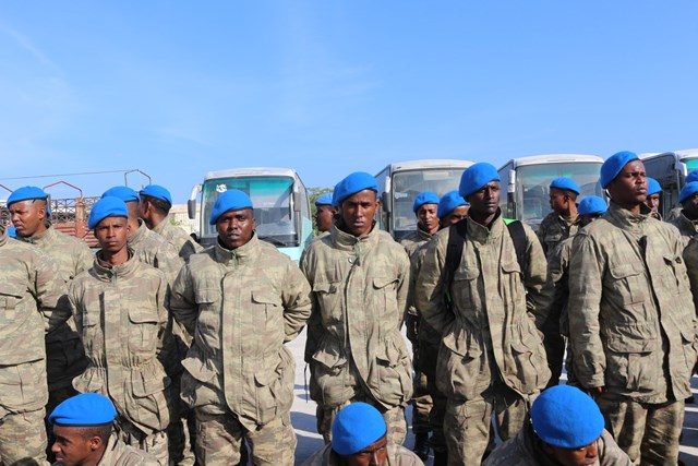 Askar Tababaro kusoo qaatay Turkiga oo Muqdisho lagu soo dhaweeyey