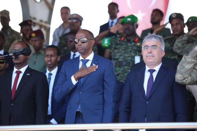 Ra’iisul Wasaare Khayre oo Tababar U Soo Xiray Ciidamo Ay Tababartay Dawladda Turkiga