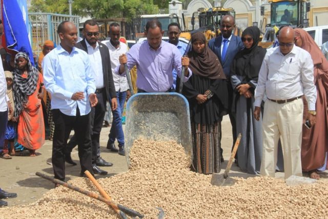 Maamulka G. Banaadir oo maanta dhagax dhigey waddo laami ah oo laga hirgalinayo Degmada Shingaani