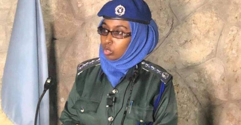 Ciidanka Booliska oo gacanta kusoo dhigay Askari dil ugeystay Darawal Mooto bajaaj