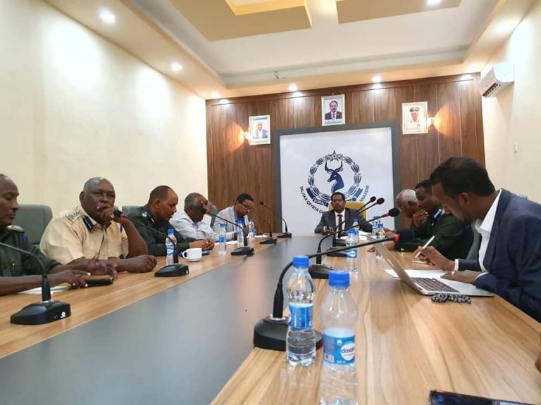 Guddoomiyaha Gobolka Banaadir oo shir guddoomiyay kulan looga hadlayay Amniga Caasimadda”Sawirro”