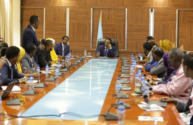 Madaxweynaha oo ku bogaadiyey Maamulka Gobolka Banaadir doorka ay ka qaadanayaan Barnaamijka Isxilqaan