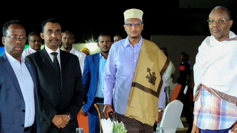 Ra’iisul Wasaare Ku-xigeenka XFS oo Casho Sharaf sagootin ah loogu sameeyay Baydhabo”Sawirro”