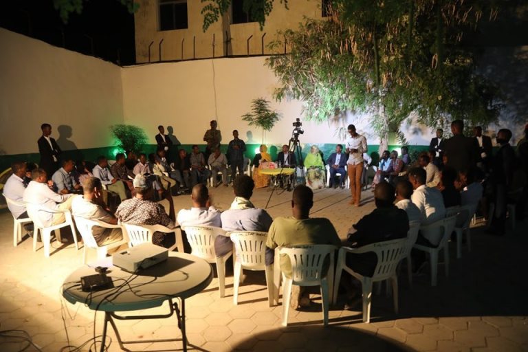 Ra’iisul Wasaare Khayre oo Dhallinyarada Gaalkacyo Kala Hadlay Dhameystirka Hey’adaha Dowladeed ee Galmudug