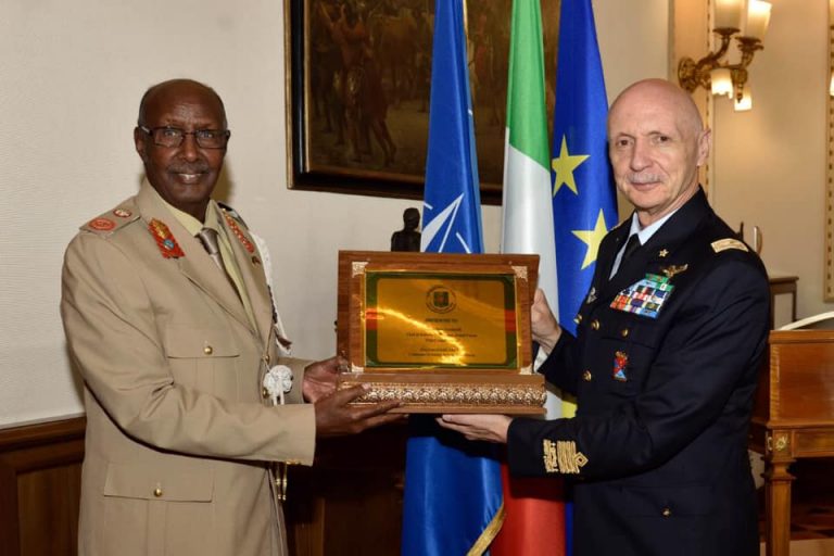 Taliyaha Ciidanka Xooga Dalka oo la kulmy Saraakiisha Ciidammada Dalka Talyaaniga