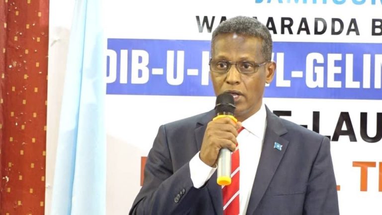 Wasaaradda Boostada iyo Isgaarsiinta oo cambaareysay Weerarkii Xarunta Hormuud ee Deegaanka Caws-Qurun