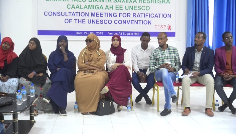 Maktabadda Qaranka Soomaaliyeed oo maanta u qeybisay Buugaag qaar kamid ah Maktabadaha magaalooyinka dalka “Sawirro”
