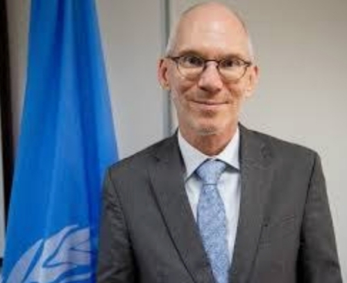 Wakiilka QM James Swan oo la hadlay soomaalida.