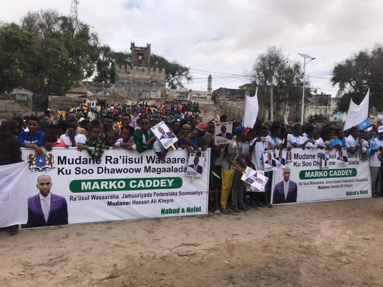 Ra’iisul Wasaare Kheyre oo magaalada Marka tagaya.