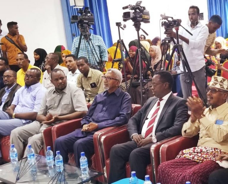 Maalinta Abwaanka Soomaaliyeed oo Muqdisho lagu xusay.