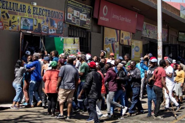 Boob Xoogan Oo Loo Geystay Dukaamanka Dadka Ajanabiga ah Ee Magaalada Johannesburg ee Koonfur Afrika ‘Sawirro’