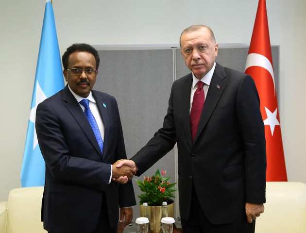 Madaxweyne Farmaajo oo kulan layeeshay dhiggiisa dalka Turkiga