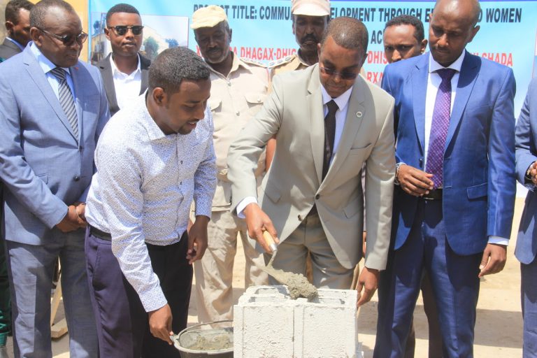 Cumar Filish: Duqa Muqdisho oo Maanta Dhagax-dhigay Dhismaha Cusub Ee Xarunta Maamulka Degmada Shibis ‘Sawirro’