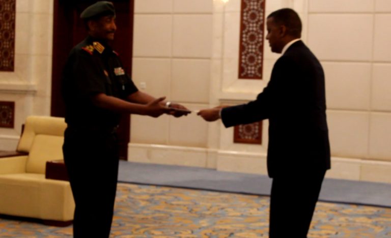 Danjiraha Somalia ee dalka Sudan oo waraaqaha laga guddoomay.Sawirro”