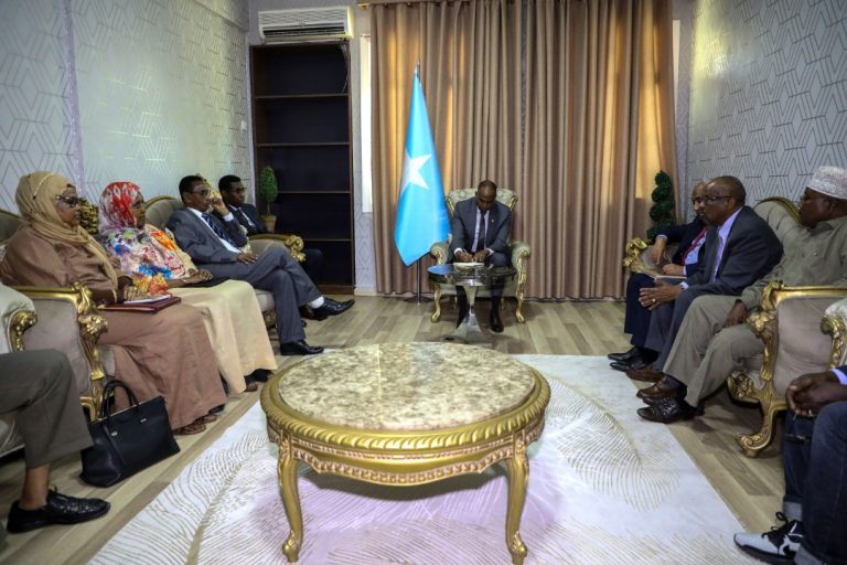 Ra’iisul wasaaraha dalka oo kulan la qaatay guddiga gurmadka fatahaadaha.