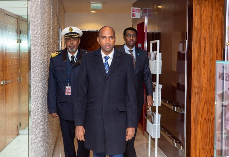 Ra’iisul Wasaare Xasan Cali Khayre Iyo Wafdi Uu Hoggaaminayo Oo Gaaray Faransiiska