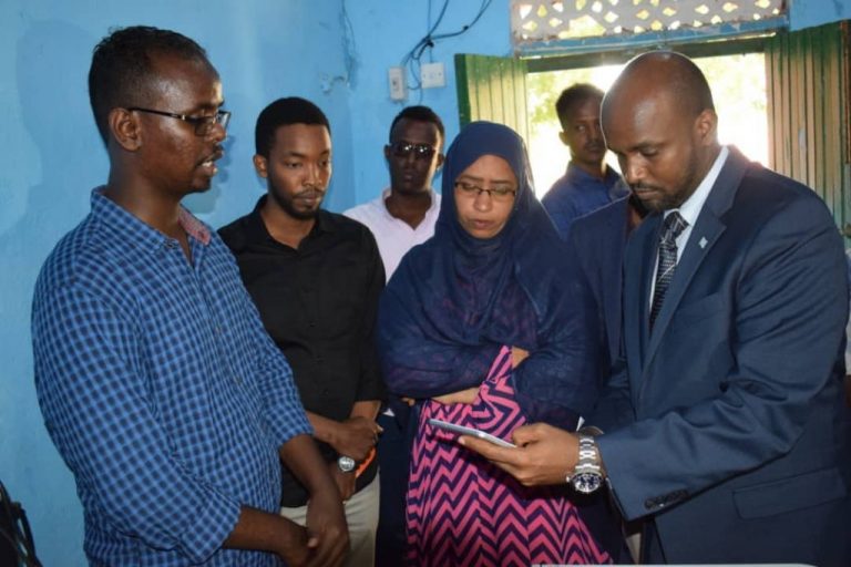 Mas’uuliyiin ka tirsan Wasaaradda Waxbarashada oo kormeer qiimeyn ah ku sameeyay qaar ka mid ah Dugsiyada gobolka Banaadir