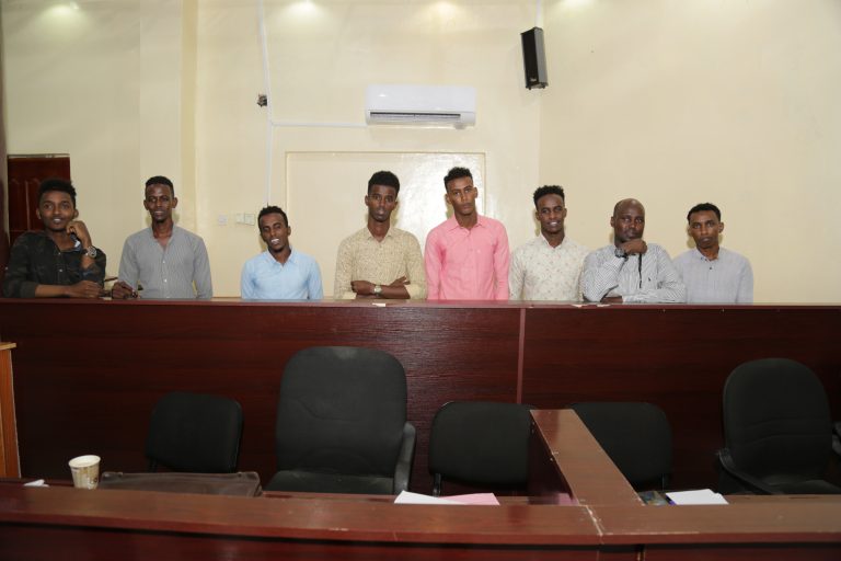 Maxkamadda Ciidamada oo xukunno  ku riday sagaal Shabaab ah oo ay mid haween tahay