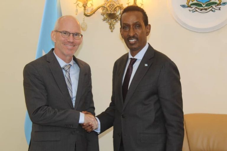 Wasiirka Arrimaha Dibadda Oo Ergeyga QM Kala Hadlay Geeddi Socodka Siyaasadda Soomaaliya