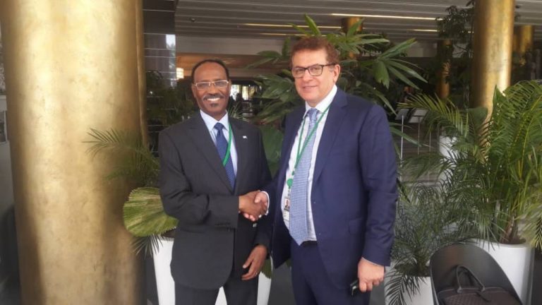 Wasiir Beyle oo madaxda Bangiga horumarinta Afrika kala hadlay kaalintooda Ku aadan deyn cafinta Soomaaliya