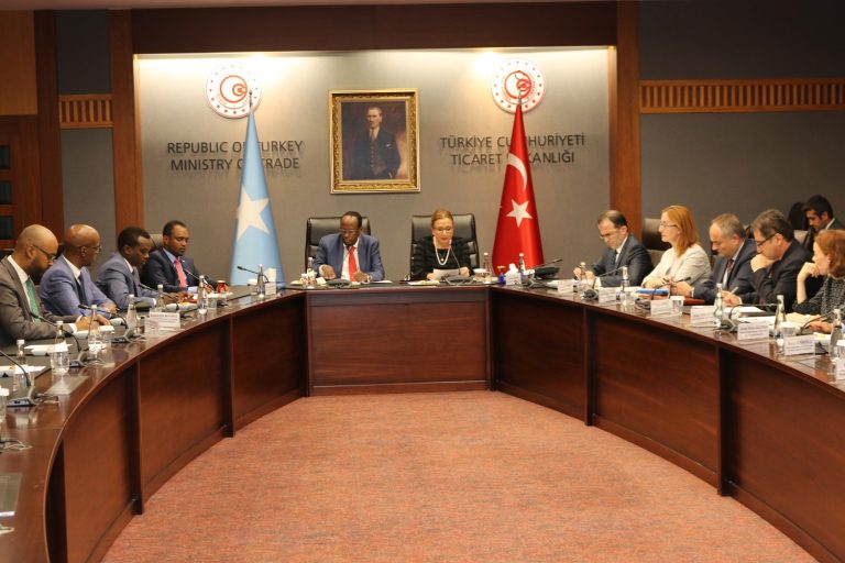 Wasiirada Ganacsiga Soomaaliya iyo Turkiga oo kulmay+Sawirro.