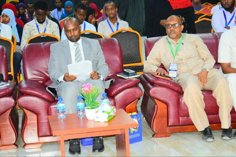 Wasiiru-Dowlaha Waxbarashada Oo Furay Shirweynahii 5-aad ee Machadka Cilmi-Baarista Soomaaliyeed “Sawirro”