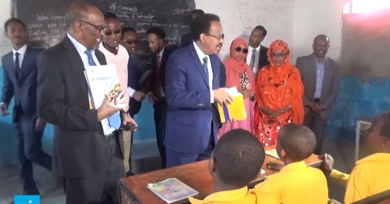 Madaxweyne Farmaajo oo daah furay qeybinta buugaagta Manhajka Waxbarashada Qaranka “SAWIRRO”