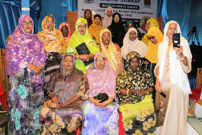 Maamulka Gobolka Banaadir Oo Casha Sharaf U Sameeyay Haweenka Kujira Labada Golle “SAWIRRO”