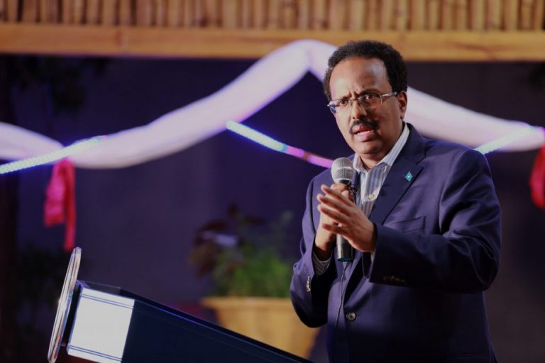 Madaxweyne Farmaajo oo casho sharaf ku maamuusay ka qeyb-galeyaashii Shirweynaha Qaran ee Dhallinyarada