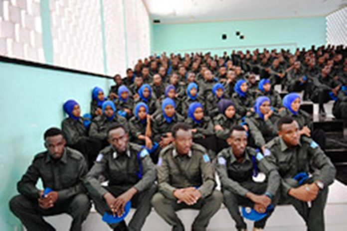 Midowga Afrika & QM Oo Tababar Ufidinaya 300 Oo Askari Oo Kamid Noqonaya Ciidamada Daraawiishta Heer Federaal.