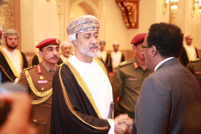 Madaxweynaha Soomaaliya Oo U Tacsiyeeyey Suldaan Haytham Oo Dhowaan Loo Doortay Xilka Cumaan ”Sawirro”.