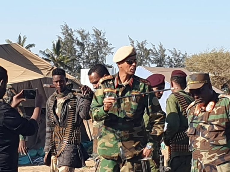 Taliyaha Ciidanka dhulka oo Booqday difaacyada dagaalka ee Gobolka Shabeellada Hoose+Sawirro.