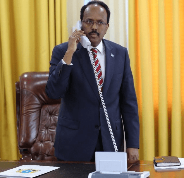 Madaxweyne Farmaajo oo u tacsiyeeyay qoyskii marxuum Axmed-Kayse Xaaji Ducaale.