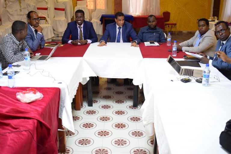 Wasaaradda Waxbarashada & Maamul Gobolleedyada Oo Heshiis Gaaray