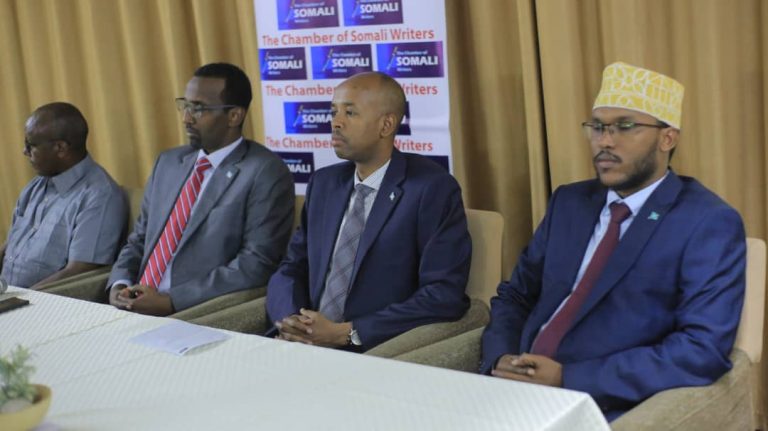 Wasiirka Shaqada Iyo Arrimaha Bulshada XFS Oo La Kulmay Ardayda Soomaaliyeed Ee Ku Sugan Dalka Uganda