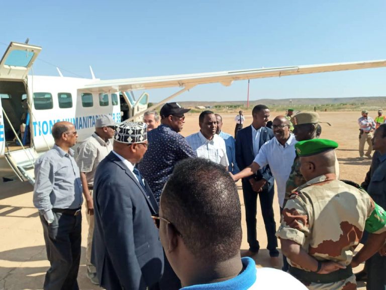 Wafdi ka socda hay’aadda qoxootiga adduunka UNCHR oo  garay magaalada Beledweyne
