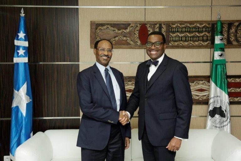 Wasiirka Maaliyadda XFS oo Abidjan kulan kula yeeshay Madaxa Bankiga Afrika