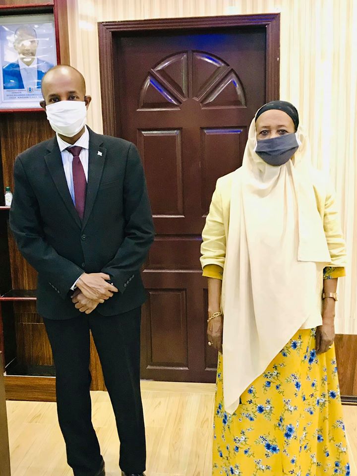 Wasiirka Shaqada XFS Oo Kulan La Qaatay Guddoomiyaha Hay’adda Qaxootiga Iyo Barakacayaasha Qaranka