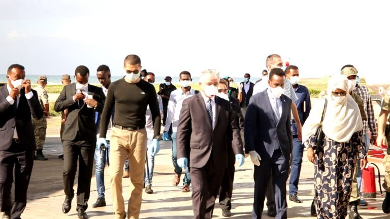 Dowladda Soomaaliya oo Turkiga oo kala wareegatay deeq caafimaad