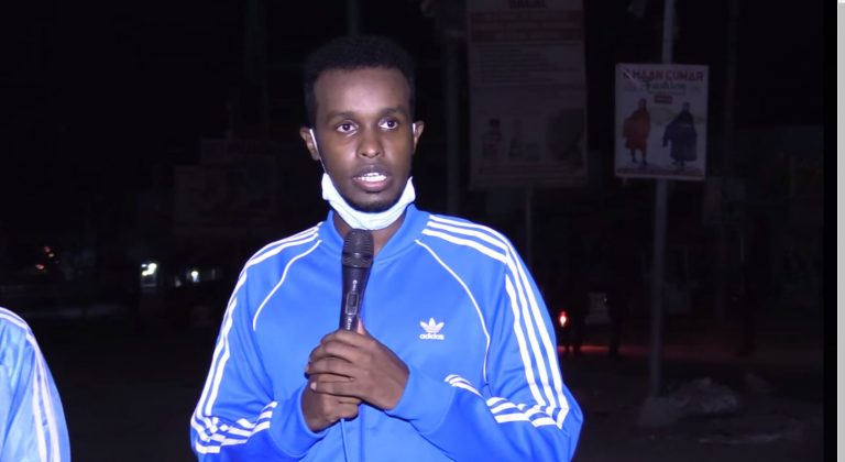 Ciidamada Ammaanka Oo Gacanta Ku Soo Dhigay Dhagarqabe Bam-Gacmeed Ku Tuuray Bar-Koontarool+Sawirro