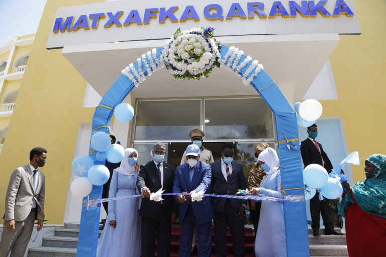 Madaxweyne Farmaajo Oo Xarigga Ka Jaray Madxafka Qaranka Daawo “Sawirrada”